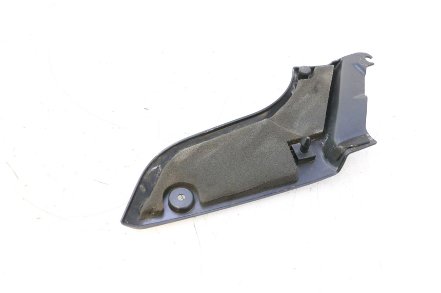 photo de CACHE SOUS SELLE GAUCHE YAMAHA FJR 1300 (2001 - 2005) - Zoom état d’usage