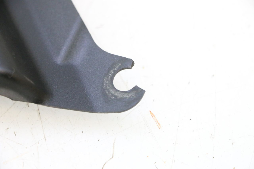 photo de CACHE SOUS SELLE GAUCHE YAMAHA FJR 1300 (2001 - 2005) - Autre angle de vue
