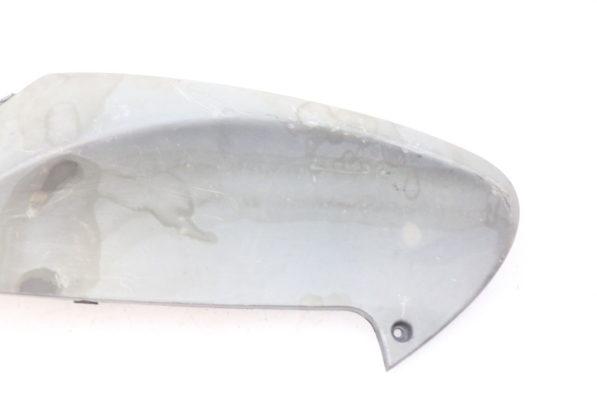 photo de CACHE SOUS SELLE GAUCHE PIAGGIO FLY 100 (2006 - 2010) - Gros plan technique