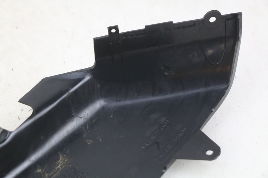 photo de CACHE SOUS SELLE GAUCHE PEUGEOT FOX 50 (1995 - 2003) - Zoom état d’usage