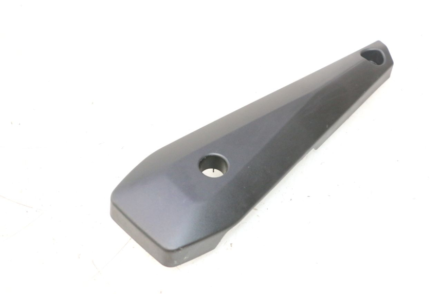 photo de CACHE SOUS SELLE GAUCHE YAMAHA FZ8 800 (2010 - 2016) - Détail de la pièce