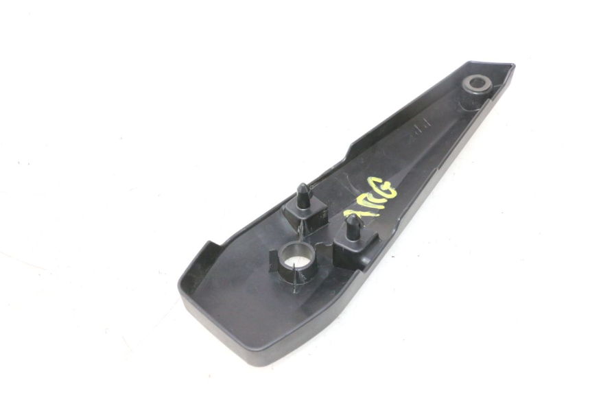 photo de CACHE SOUS SELLE GAUCHE YAMAHA FZ8 800 (2010 - 2016) - Autre angle de vue