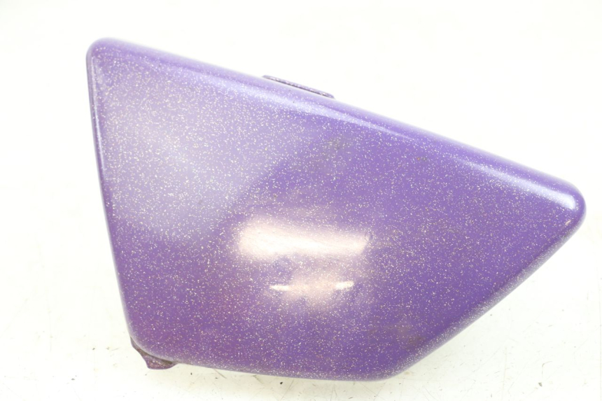 photo de CACHE SOUS SELLE GAUCHE SUZUKI GN 125 (1997 - 2000) - Vue principale