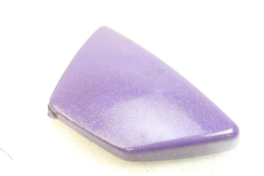 photo de CACHE SOUS SELLE GAUCHE SUZUKI GN 125 (1997 - 2000) - Autre angle de vue