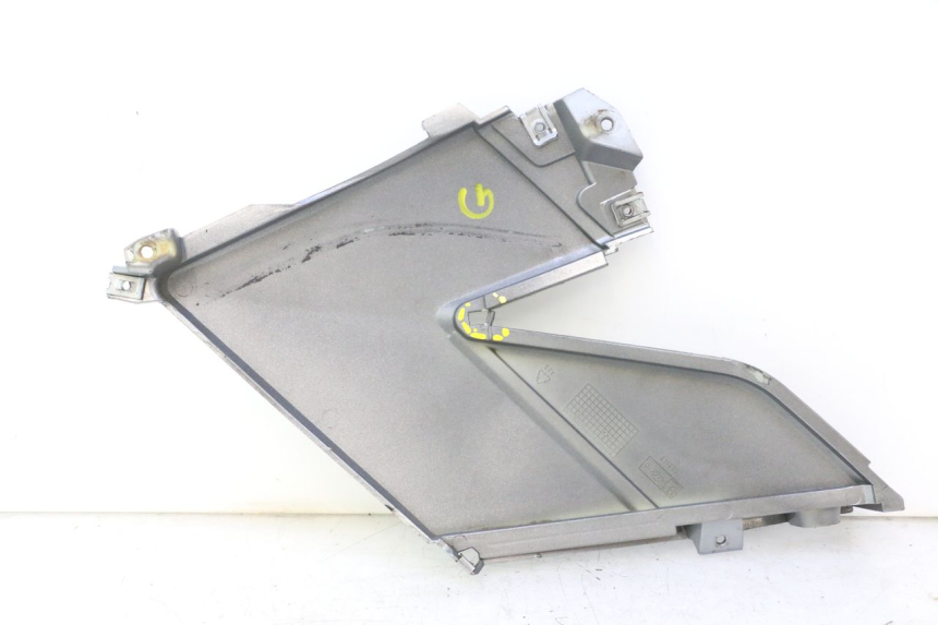 photo de CACHE SOUS SELLE GAUCHE GILERA GP 800 (2007 - 2013) - État de surface