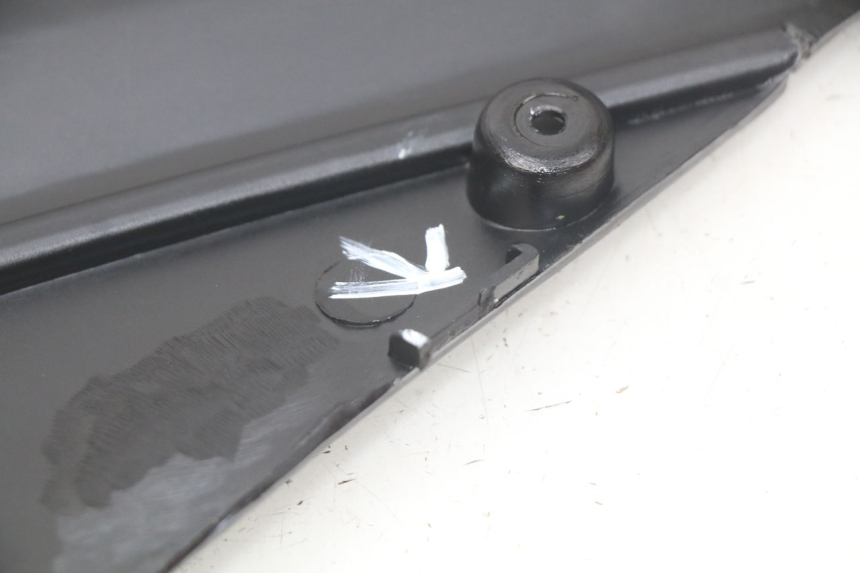 photo de CACHE SOUS SELLE GAUCHE TNT MOTOR GRIDO 2T 50 (2010 - 2019) - Autre angle de vue