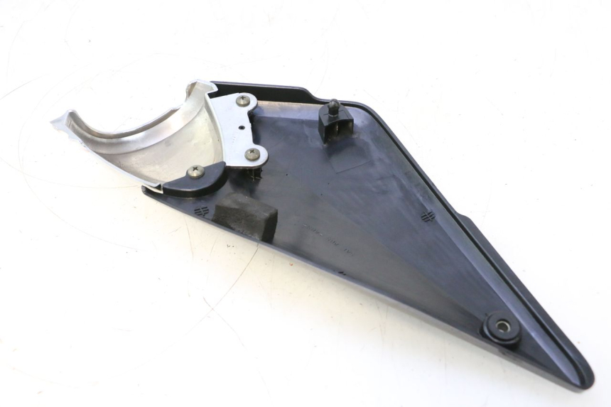photo de CACHE SOUS SELLE GAUCHE SUZUKI GSF N BANDIT 1200 (2001 - 2005) - Zoom état d’usage