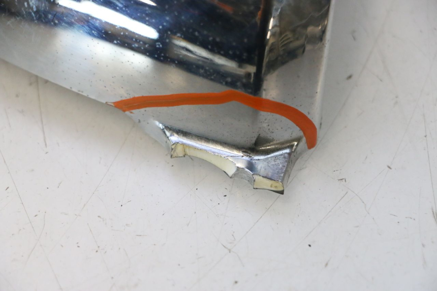 photo de CACHE SOUS SELLE GAUCHE SUZUKI GSF N BANDIT 1200 (2001 - 2005) - État de surface