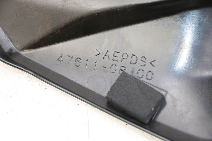 photo de CACHE SOUS SELLE GAUCHE SUZUKI GSR 750 (2011 - 2017) - Zoom état d’usage