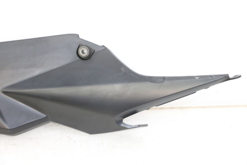 photo de CACHE SOUS SELLE GAUCHE SUZUKI GSR 750 (2011 - 2017) - État de surface