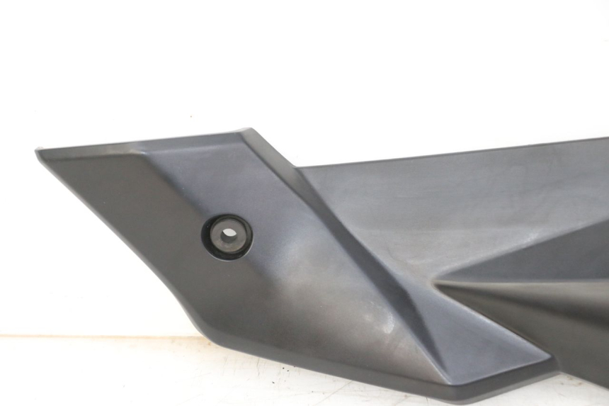 photo de CACHE SOUS SELLE GAUCHE SUZUKI GSR 750 (2011 - 2017) - Pièce contrôlée