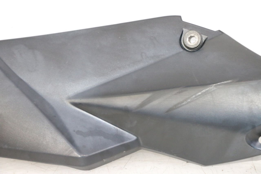 photo de CACHE SOUS SELLE GAUCHE SUZUKI GSR 750 (2011 - 2017) - Vue produit