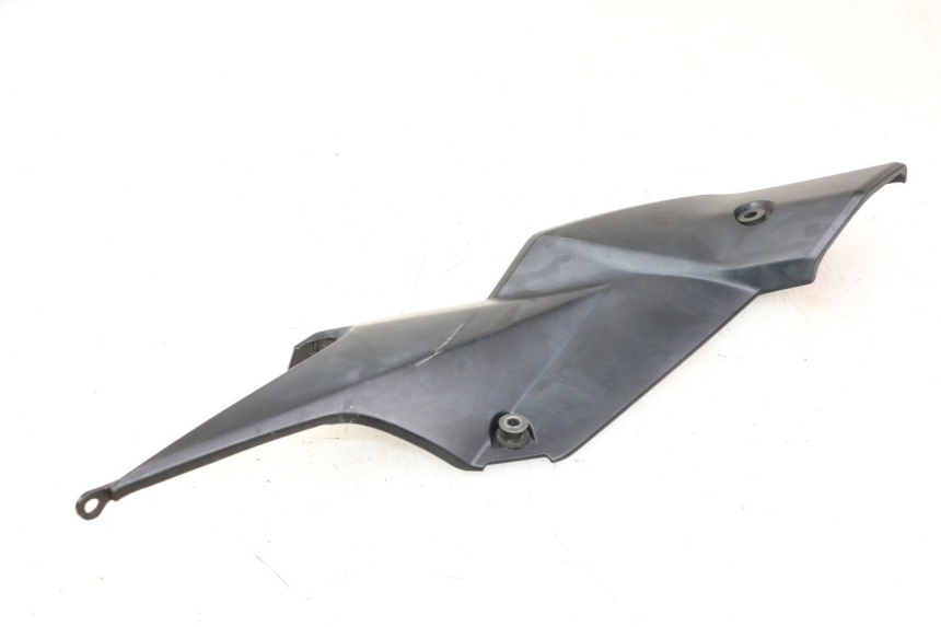 photo de CACHE SOUS SELLE GAUCHE SUZUKI GSR 750 (2011 - 2017) - Vue d’ensemble