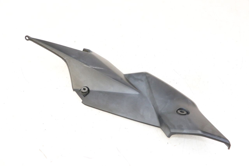 photo de CACHE SOUS SELLE GAUCHE SUZUKI GSR 750 (2011 - 2017) - État de surface