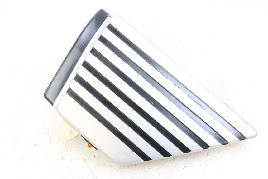 photo de CACHE SOUS SELLE GAUCHE SUZUKI GSX E 250 (1982 - 1983) - Vue principale