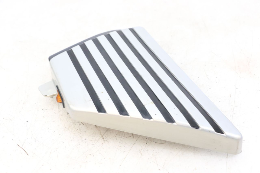 photo de CACHE SOUS SELLE GAUCHE SUZUKI GSX E 250 (1982 - 1983) - Vue d’ensemble