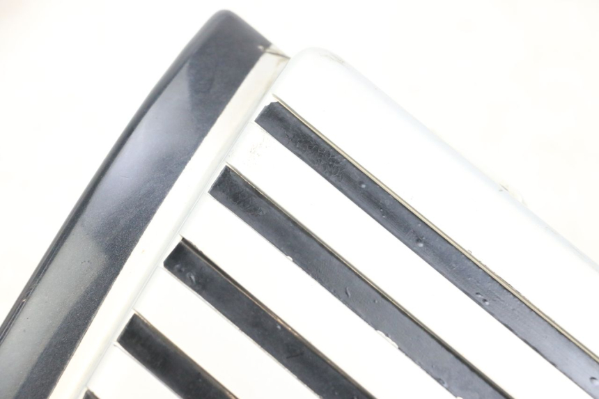 photo de CACHE SOUS SELLE GAUCHE SUZUKI GSX E 250 (1982 - 1983) - Pièce contrôlée