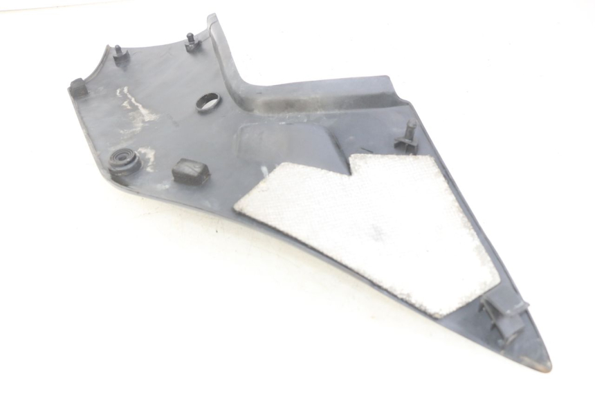 photo de CACHE SOUS SELLE GAUCHE SUZUKI GSX-F GSX  F 1100 (1988 - 1994) - Détail de la pièce