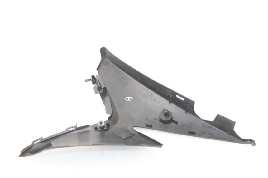 photo de CACHE SOUS SELLE GAUCHE SUZUKI GSX-R GSXR K16 1000 (2012 - 2016) - Zoom état d’usage