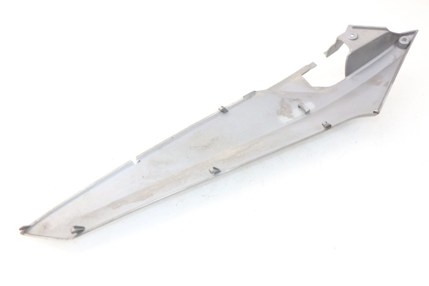 photo de CACHE SOUS SELLE GAUCHE SYM GTS EFI ABS 125 (2012 - 2016) - Zoom état d’usage