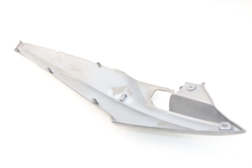 photo de CACHE SOUS SELLE GAUCHE SYM GTS EFI ABS 125 (2012 - 2016) - Autre angle de vue