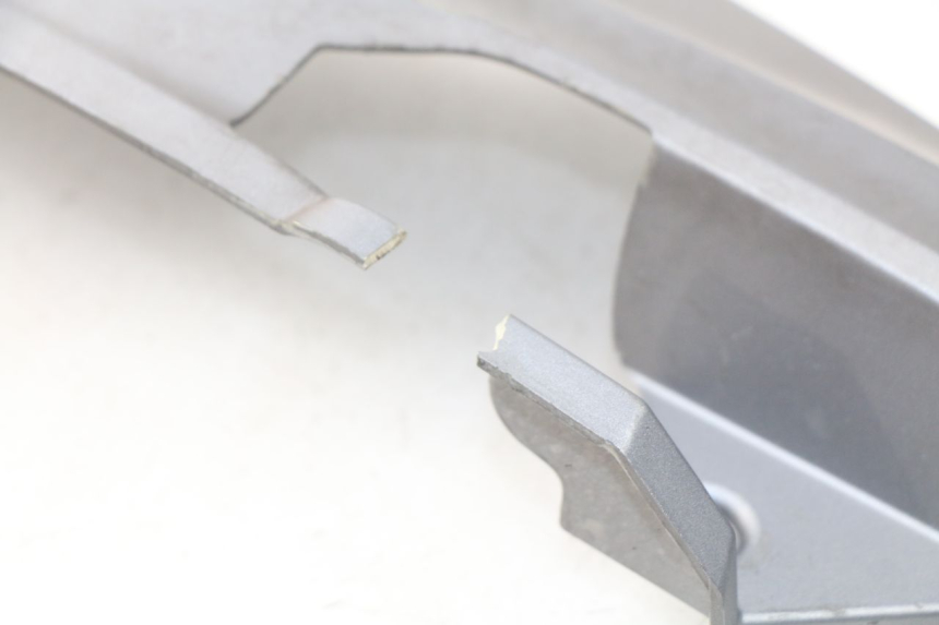 photo de CACHE SOUS SELLE GAUCHE SYM GTS EFI ABS 125 (2012 - 2016) - Gros plan technique