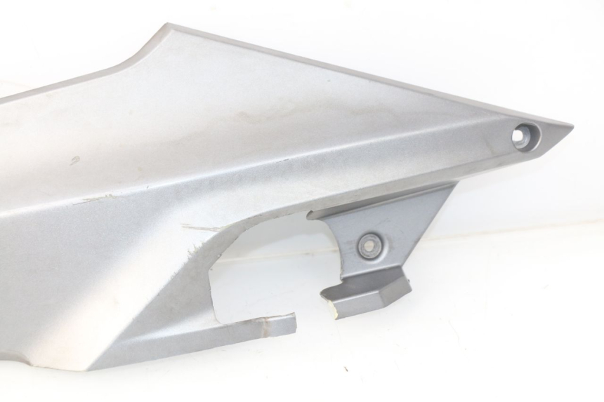 photo de CACHE SOUS SELLE GAUCHE SYM GTS EFI ABS 125 (2012 - 2016) - Points de fixation