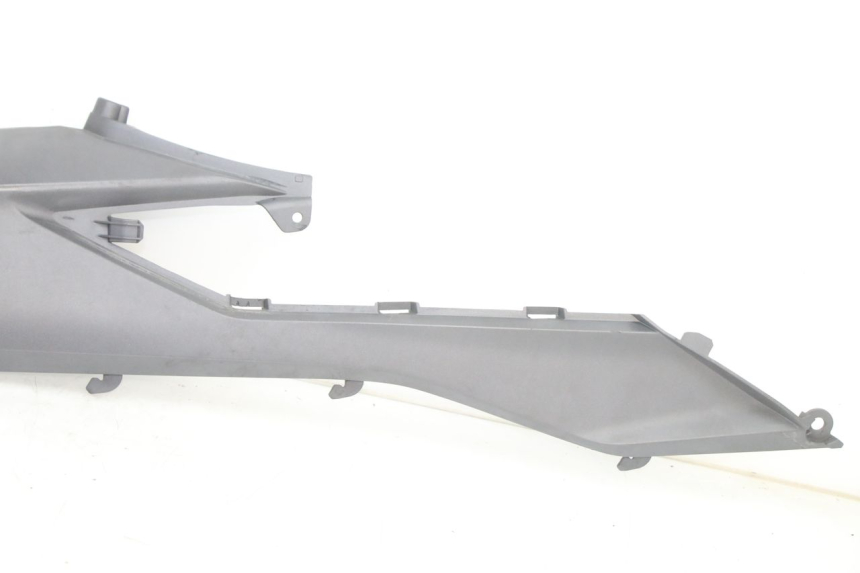 photo de CACHE SOUS SELLE GAUCHE HONDA FORZA 125 (2021 - 2025) - Zoom état d’usage