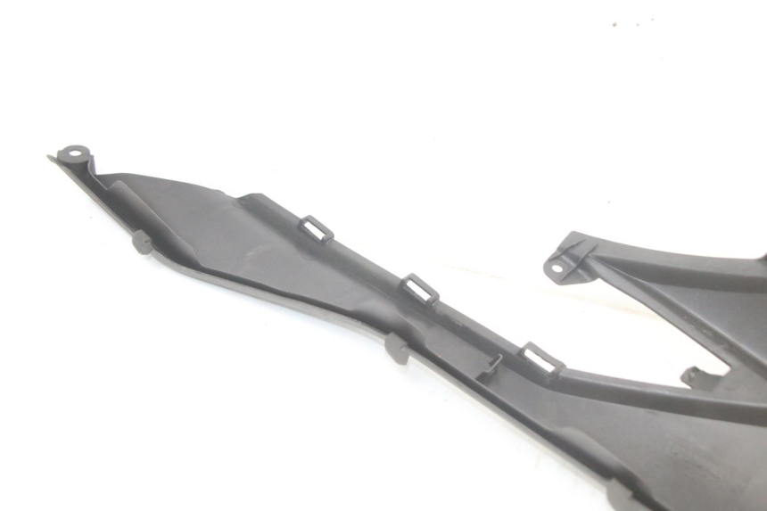 photo de CACHE SOUS SELLE GAUCHE HONDA FORZA 125 (2021 - 2025) - Vue d’ensemble