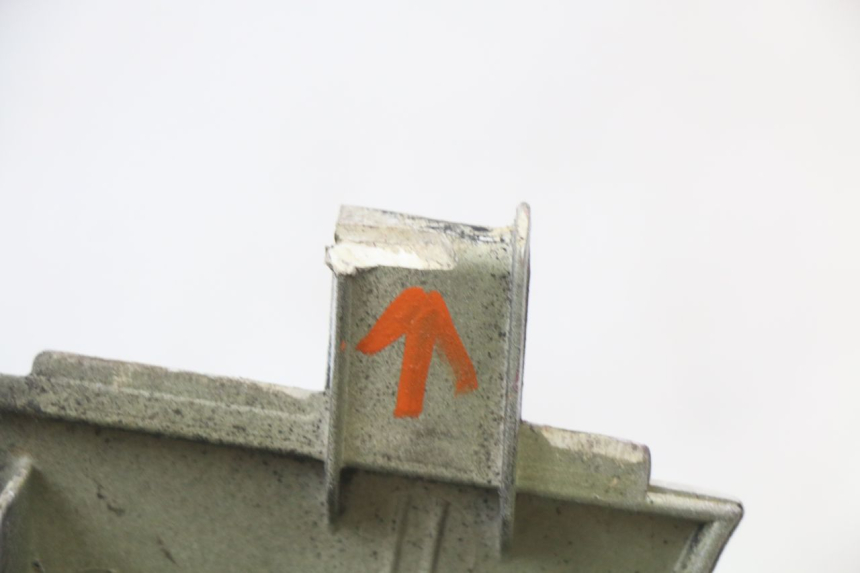 photo de CACHE SOUS SELLE GAUCHE HONDA NES AROBASE 125 (2000 - 2003) - Vue d’ensemble