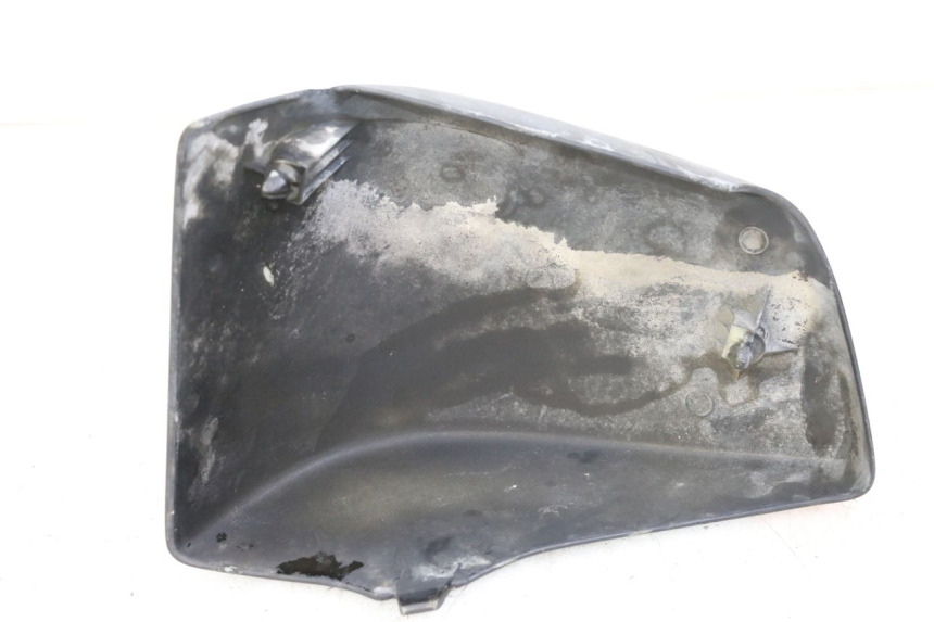 photo de CACHE SOUS SELLE GAUCHE HONDA VT C2 SHADOW 750 (1997 - 2001) - Zoom état d’usage