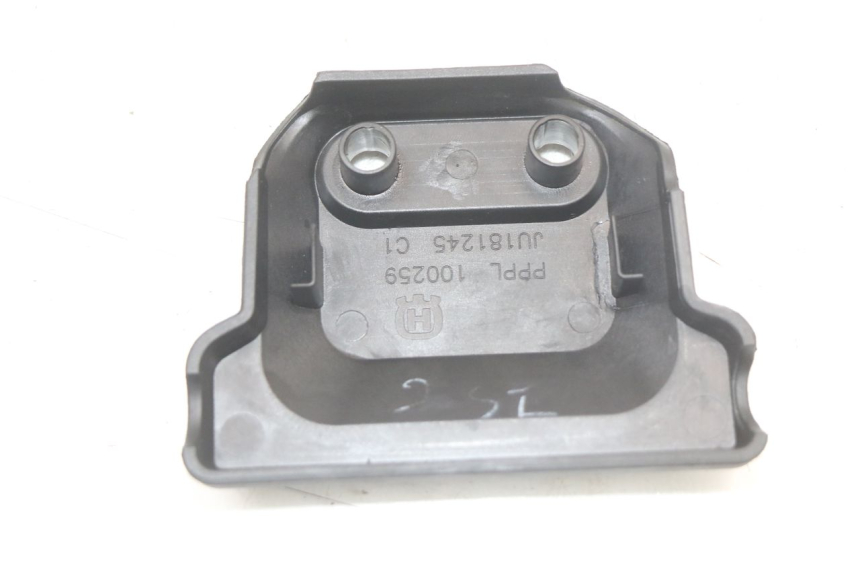 photo de CACHE SOUS SELLE GAUCHE HUSQVARNA SVARTPILEN 401 (2018 - 2023) - Autre angle de vue