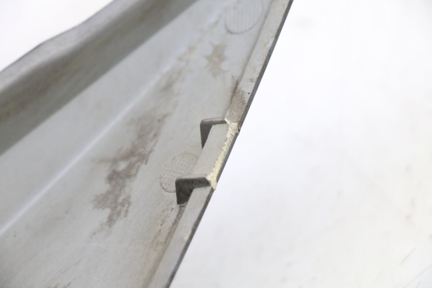 photo de CACHE SOUS SELLE GAUCHE SYM JET 14 4T 50 (2018 - 2022) - Vue d’ensemble