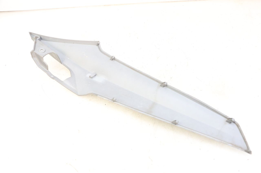 photo de CACHE SOUS SELLE GAUCHE SYM JOYMAX 125 (2010 - 2017) - Zoom état d’usage