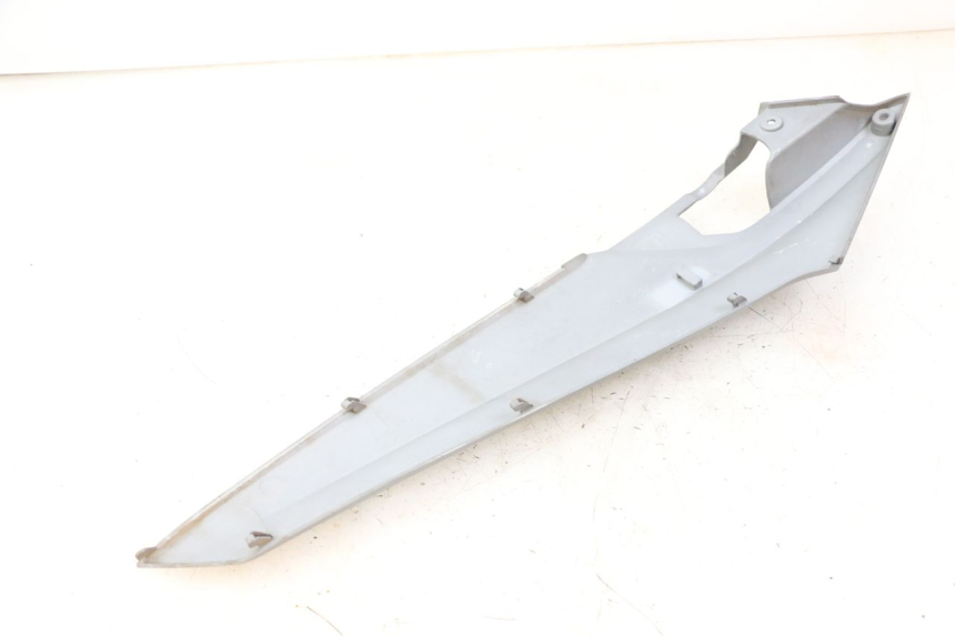 photo de CACHE SOUS SELLE GAUCHE SYM JOYMAX 125 (2010 - 2017) - Autre angle de vue