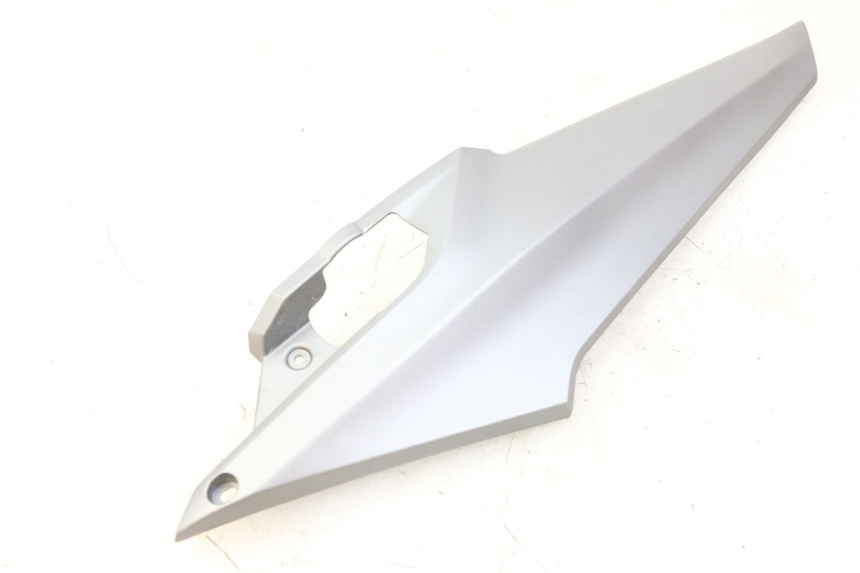 photo de CACHE SOUS SELLE GAUCHE SYM JOYMAX 125 (2010 - 2017) - Vue d’ensemble