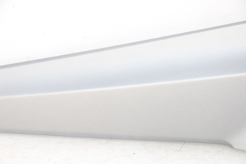 photo de CACHE SOUS SELLE GAUCHE SYM JOYMAX 125 (2010 - 2017) - Pièce contrôlée