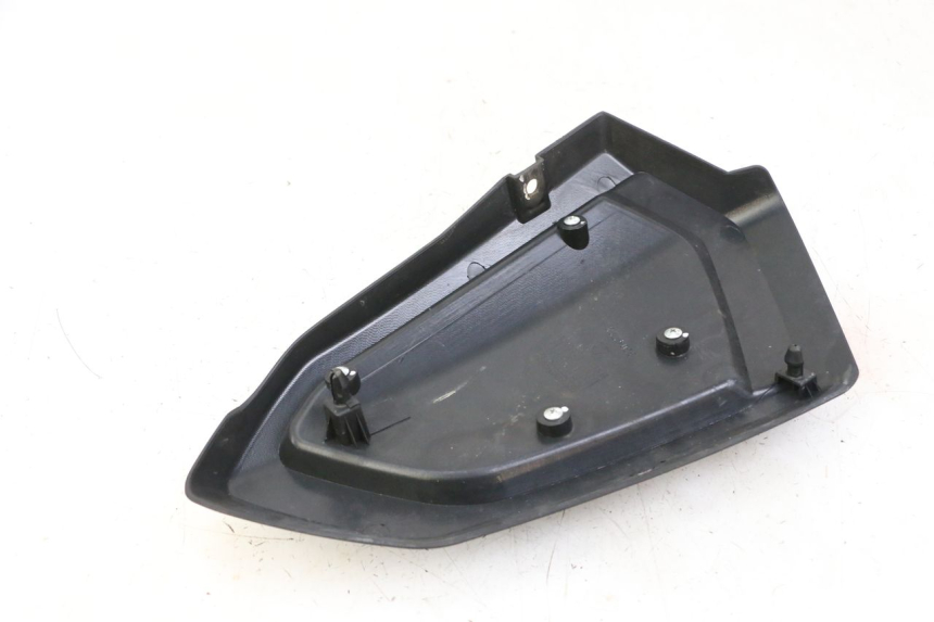 photo de CACHE SOUS SELLE GAUCHE KEEWAY K-LIGHT KLIGHT 125 (2018 - 2025) - Zoom état d’usage