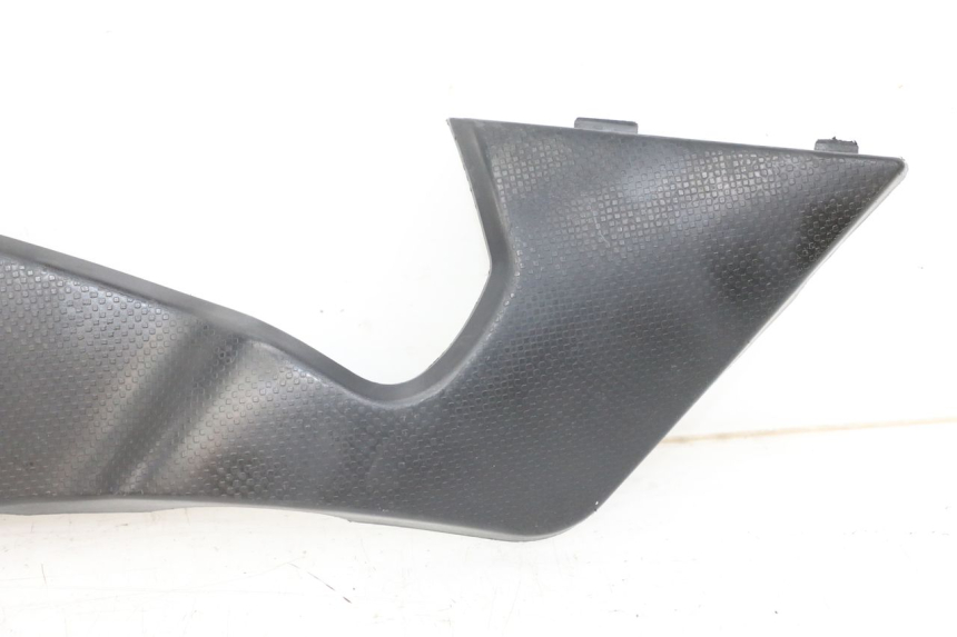 photo de CACHE SOUS SELLE GAUCHE KYMCO K-PW K-PIPE 50 (2012 - 2017) - Points de fixation