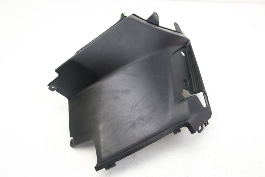 photo de CACHE SOUS SELLE GAUCHE PEUGEOT KISBEE 2T 50 (2018 - 2022) - Détail de la pièce