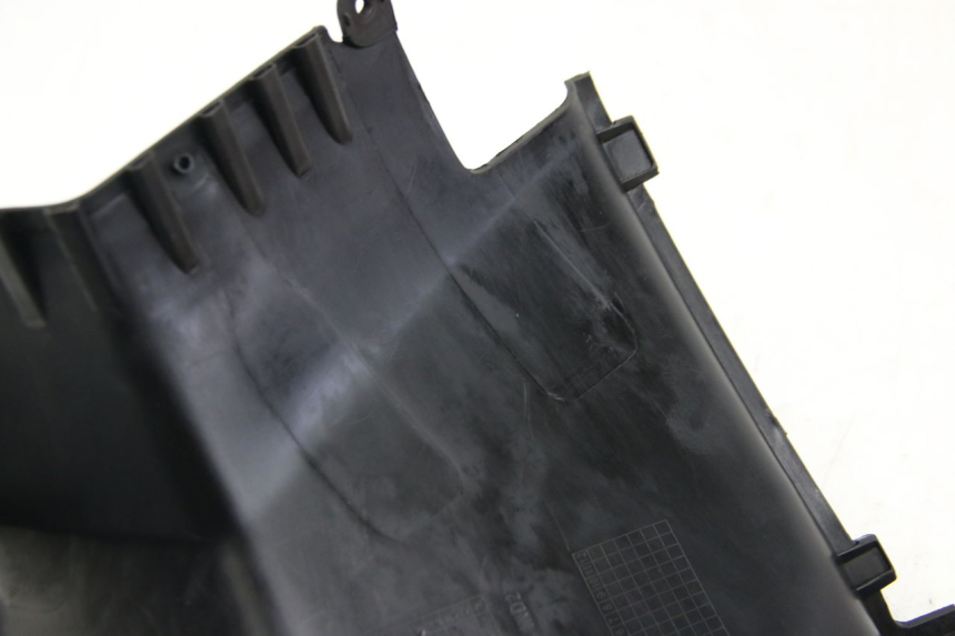 photo de CACHE SOUS SELLE GAUCHE PEUGEOT KISBEE 2T 50 (2018 - 2022) - Détails caractéristiques