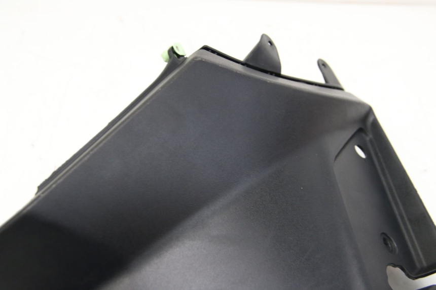 photo de CACHE SOUS SELLE GAUCHE PEUGEOT KISBEE 2T 50 (2018 - 2022) - Points de fixation