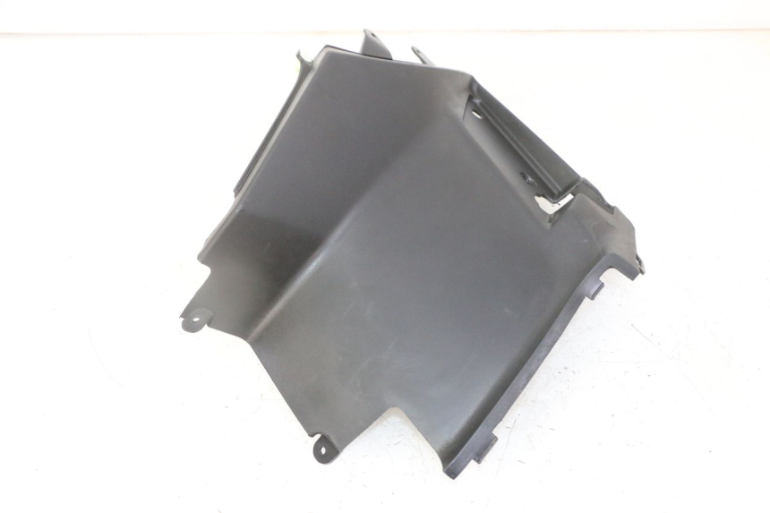 photo de CACHE SOUS SELLE GAUCHE PEUGEOT KISBEE 2T 50 (2018 - 2022) - Gros plan technique