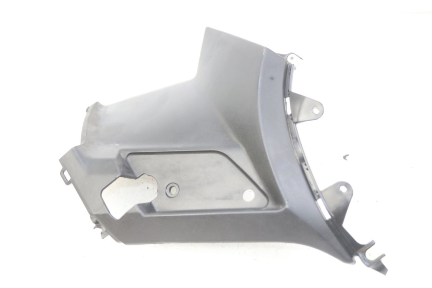 photo de CACHE SOUS SELLE GAUCHE PEUGEOT KISBEE 4T 50 (2018 - 2022) - Gros plan technique