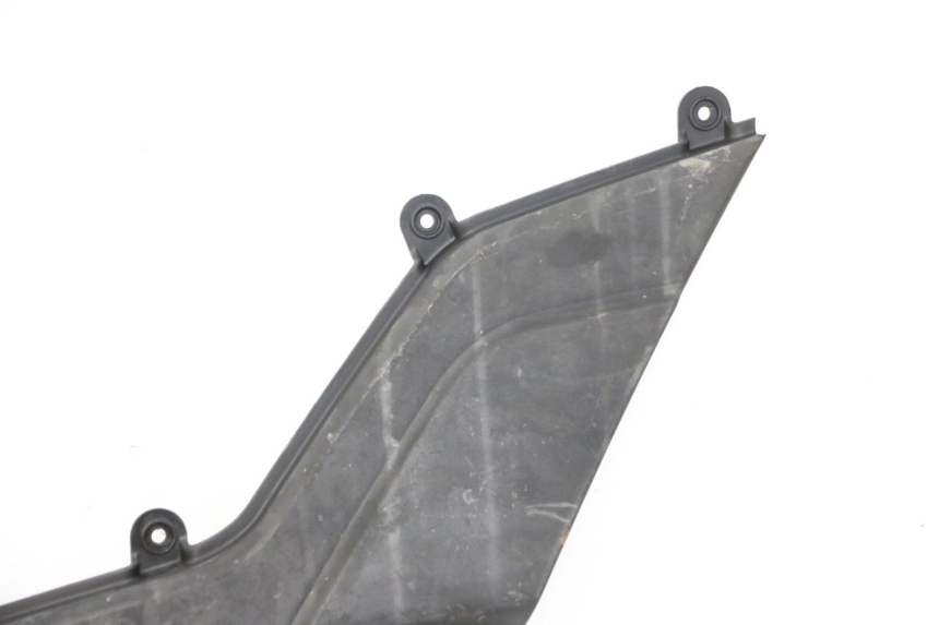 photo de CACHE SOUS SELLE GAUCHE KYMCO PEOPLE S 125 (2000 - 2008) - Points de fixation