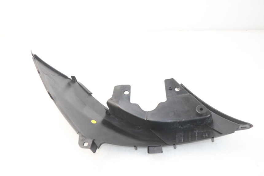 photo de CACHE SOUS SELLE GAUCHE PEUGEOT METROPOLIS 400 (2017 - 2020) - Gros plan technique