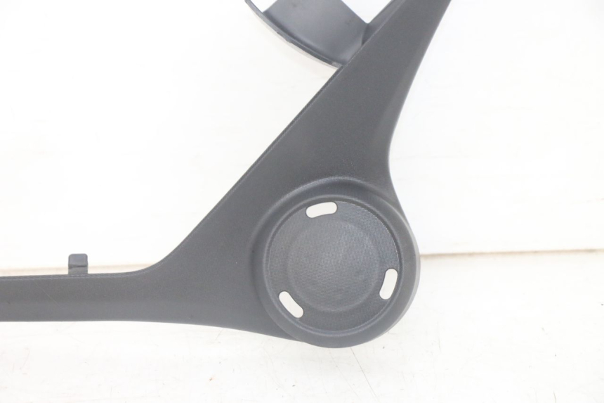 photo de CACHE SOUS SELLE GAUCHE PIAGGIO MP3 HPE 300 (2019 - 2026) - Points de fixation