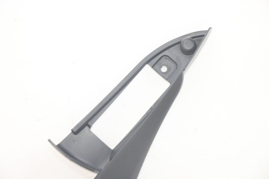 photo de CACHE SOUS SELLE GAUCHE PIAGGIO MP3 HPE 300 (2019 - 2026) - État de surface