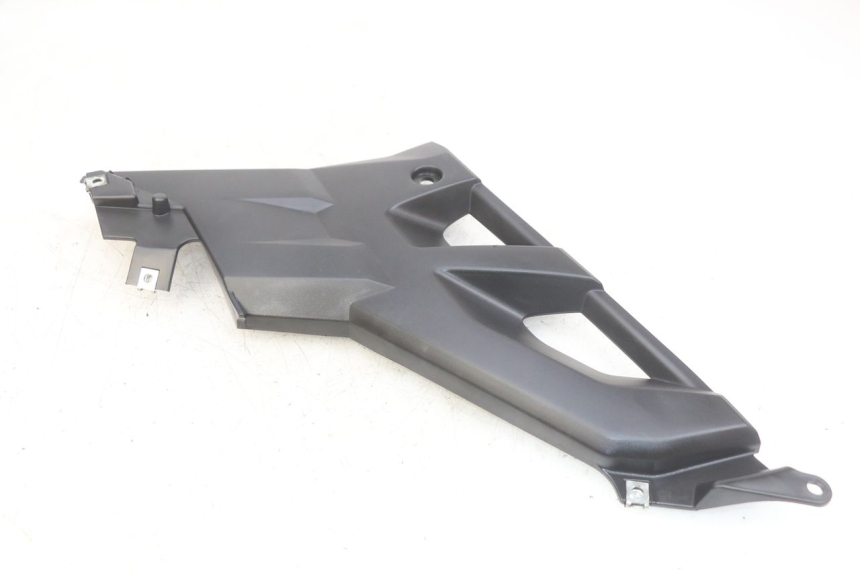 photo de CACHE SOUS SELLE GAUCHE YAMAHA MT ABS 125 (2014 - 2018) - Gros plan technique