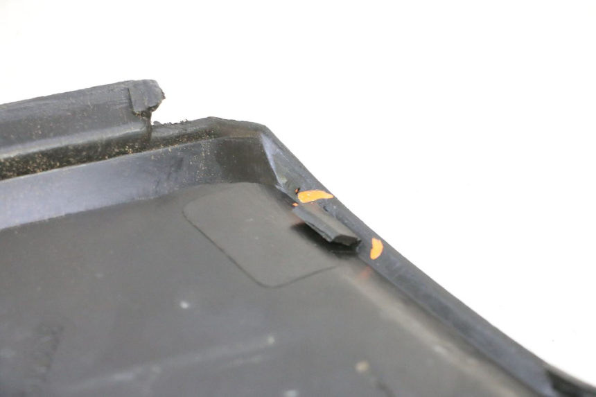 photo de CACHE SOUS SELLE GAUCHE KYMCO MXU R 250 (2004 - 2010) - Détail de la pièce